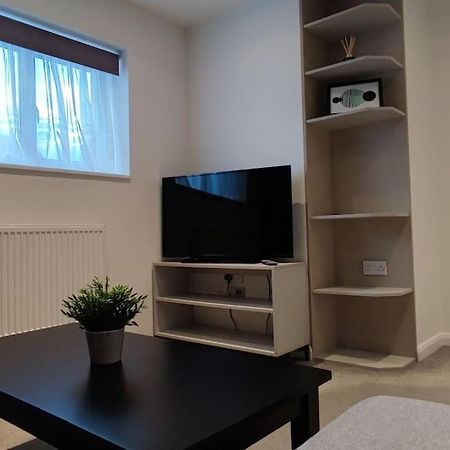 Comfortable 1 Bed Flat With Air Con Borehamwood Exterior foto